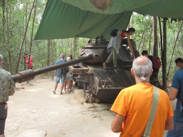 クチトンネルの戦車の展示