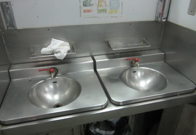 タイ国鉄の寝台列車の洗面台