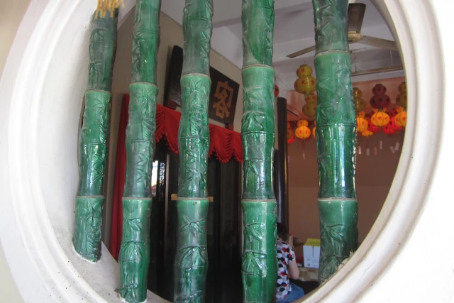 ペナンの極楽寺の竹を模した格子