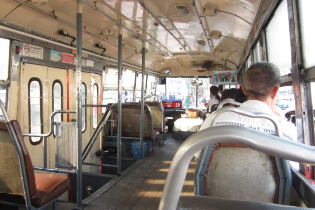 バンコクの赤バス内部