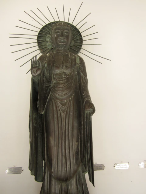 ワット・ベンチャマボピットの日本式仏像