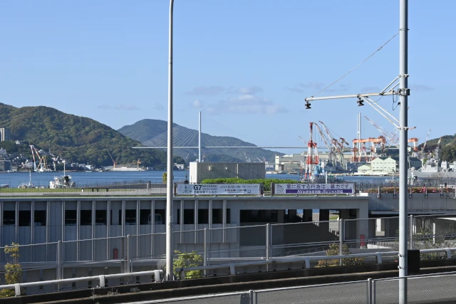 長崎駅新幹線ホームから見える海
