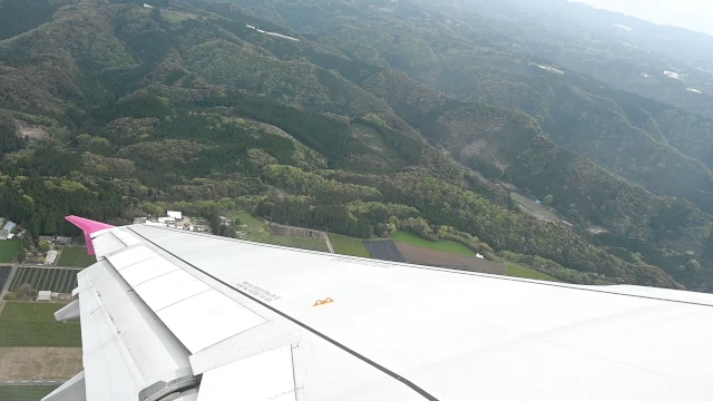 鹿児島空港から飛び立った直後の飛行機からの景色