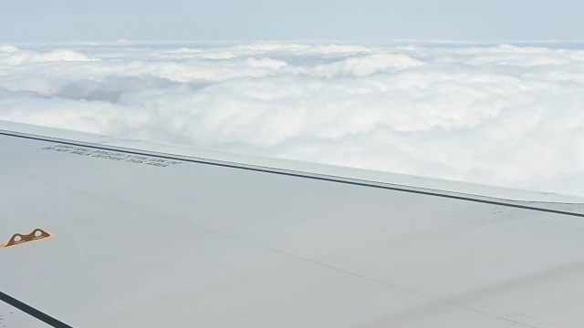 飛行機から眺める雲海