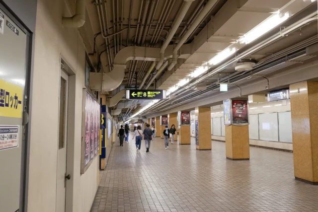 四条通の地下道8番出入口付近