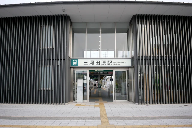 三河田原駅の駅舎入口