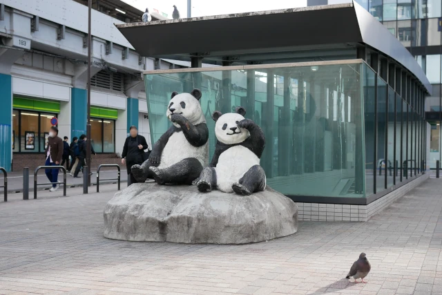 御徒町駅南口のパンダ像