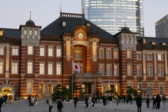 東京駅丸の内駅前広場と駅舎