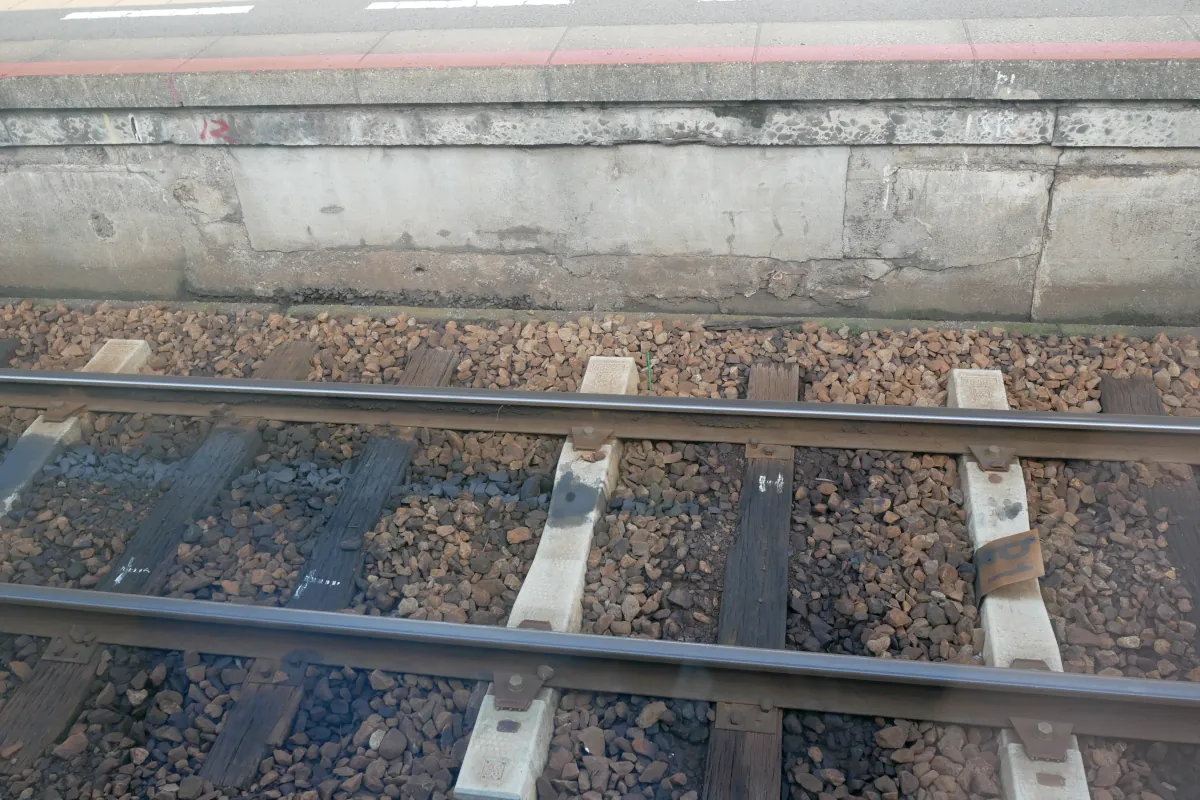 阿南駅の線路と枕木