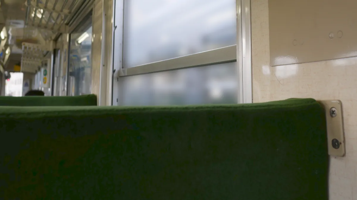 1000形気動車の向かい合わないクロスシート