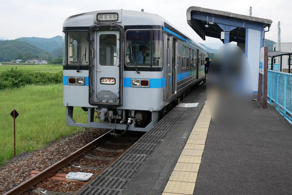 阿波海南駅停車中の1000形気動車
