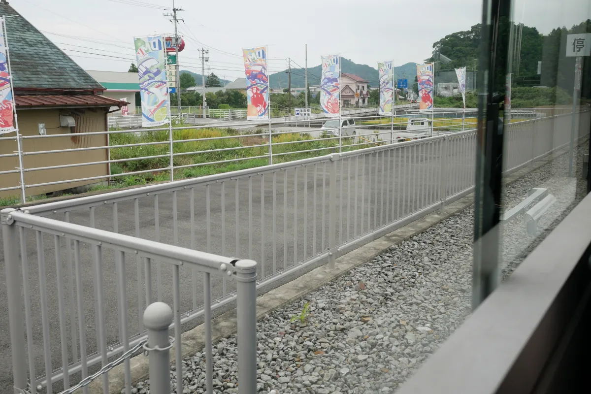 阿波海南のモードインターチェンジに停車中のDMV内から見た車窓