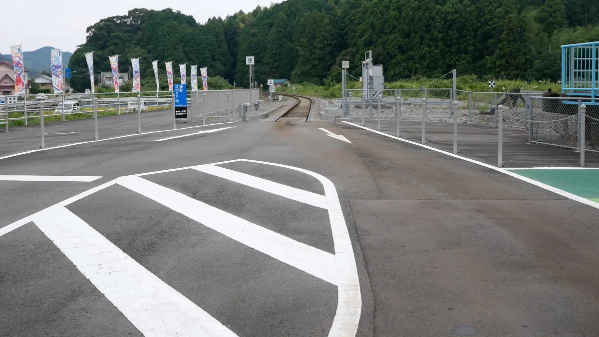 阿波海南のモードインターチェンジを遠くから見た様子