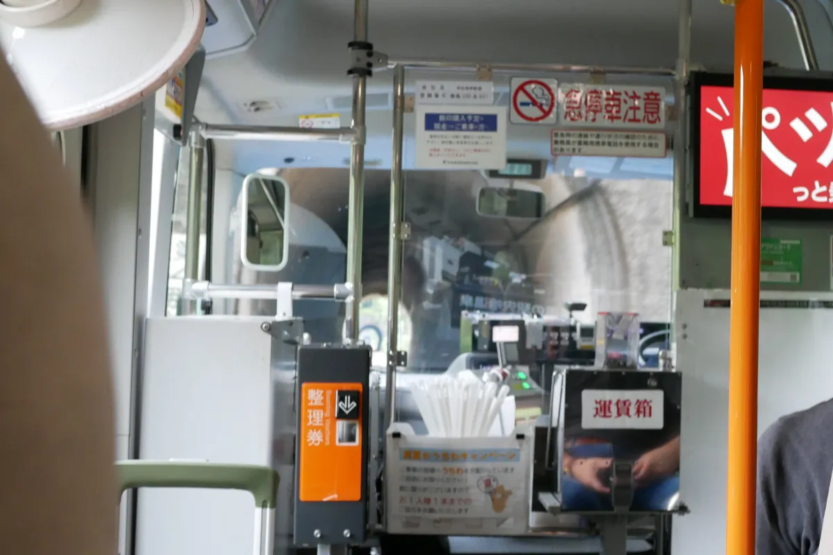 阿佐東線の那佐湾沿いの連続するトンネル