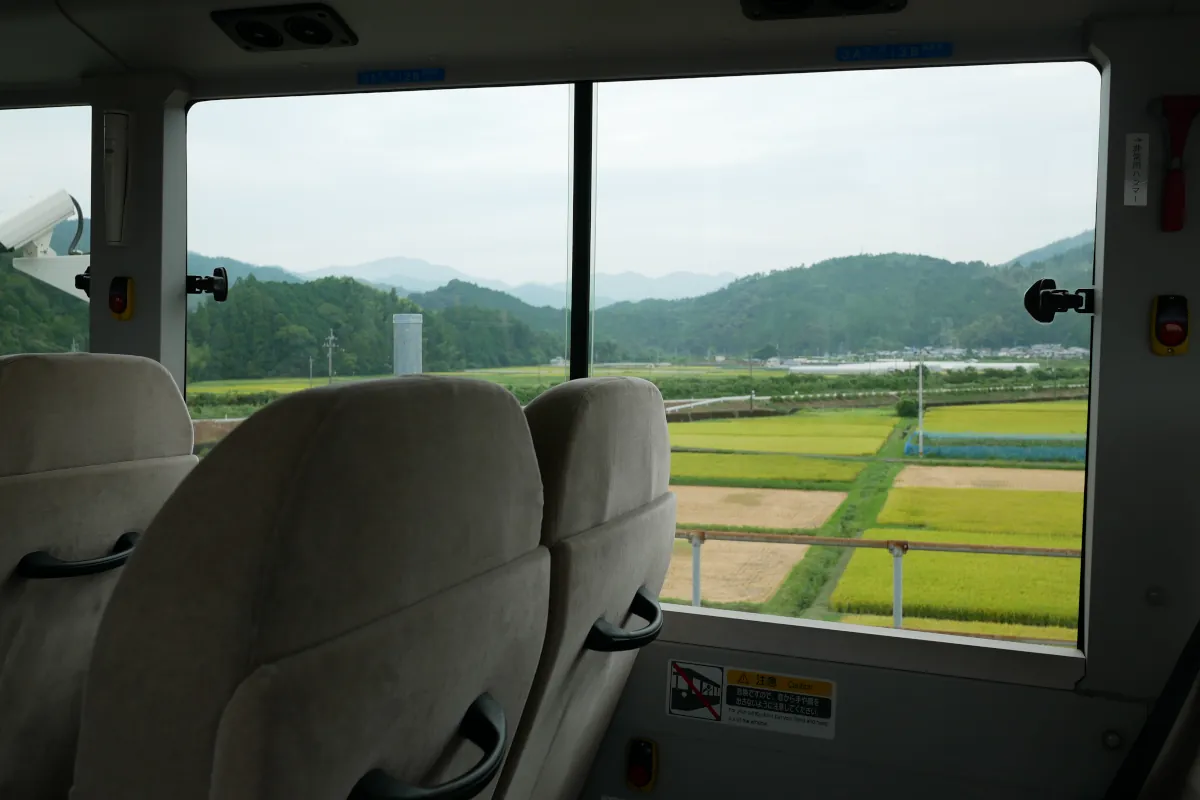 宍喰駅付近でDMVから見た田んぼの風景