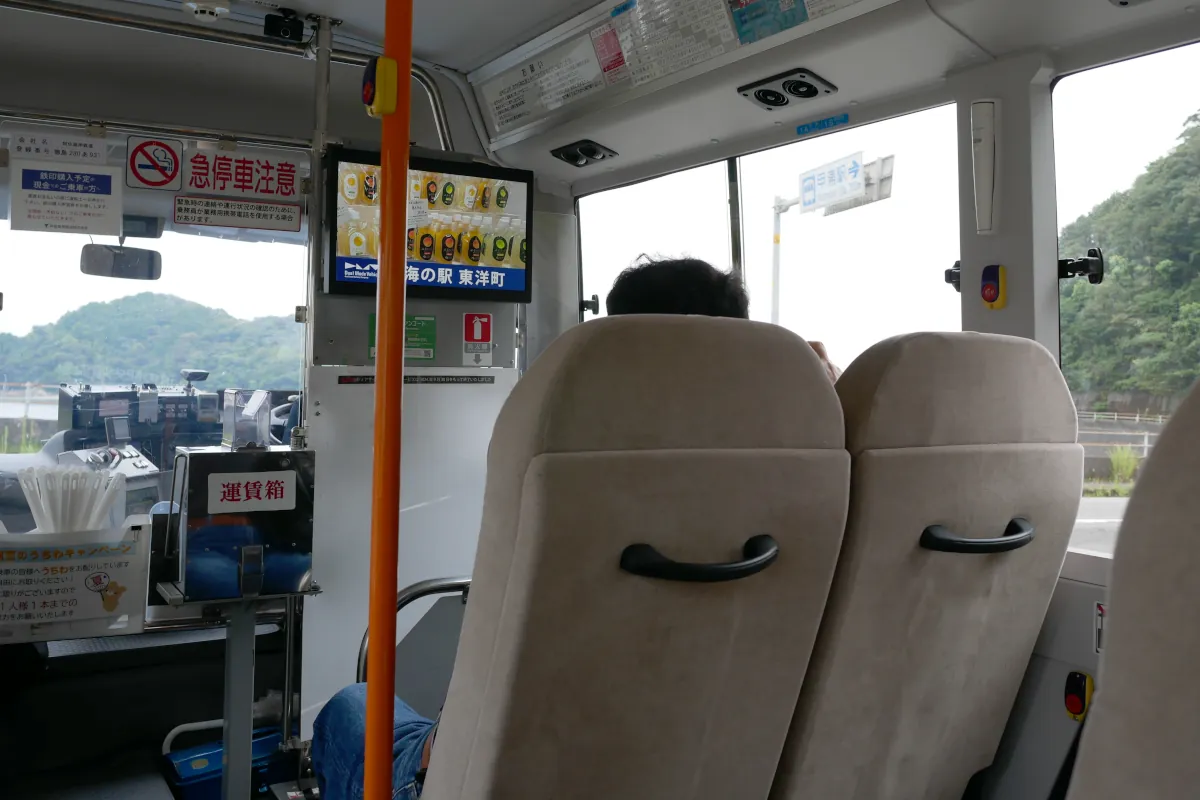 甲浦の国道55号との交差点に来たDMVからの車窓