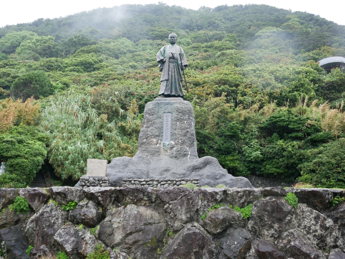 室戸岬の中岡慎太郎像