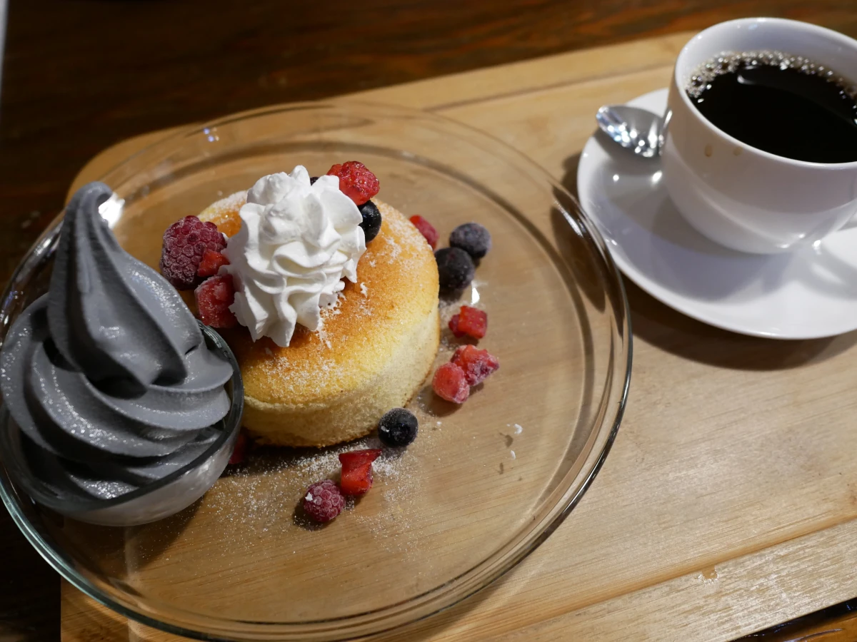 室戸岬のジオカフェのホットケーキとコーヒー